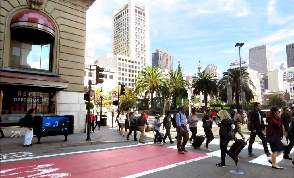 Clear Channel Outdoor debuts new digital screens in densely populated areas of metro San Francisco. (Photo: Business Wire)