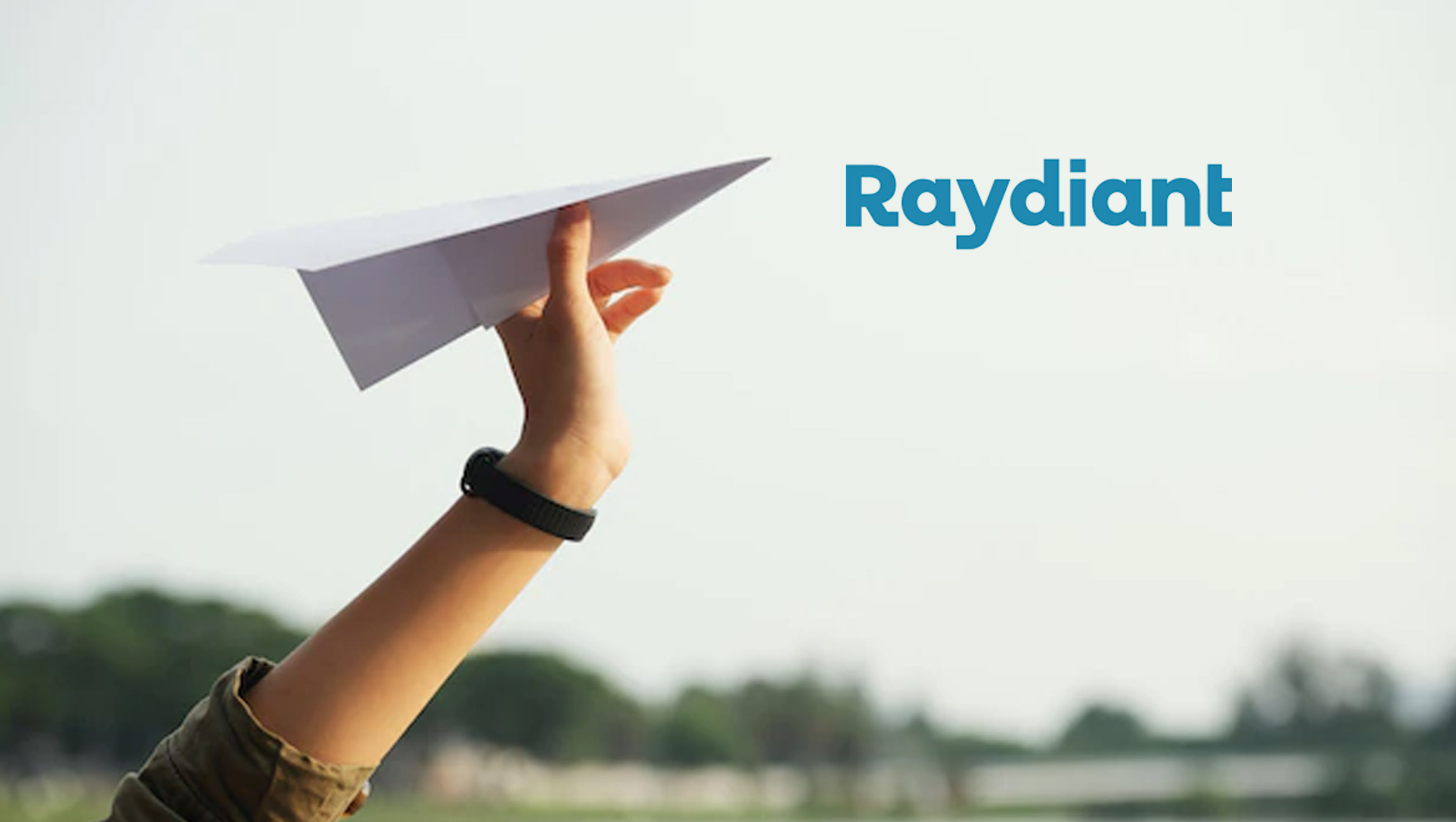 RaydiantTV Launches as Cordless Broadcasting and Personalized Advertising Solution for Brick-and-Mortar Enterprises